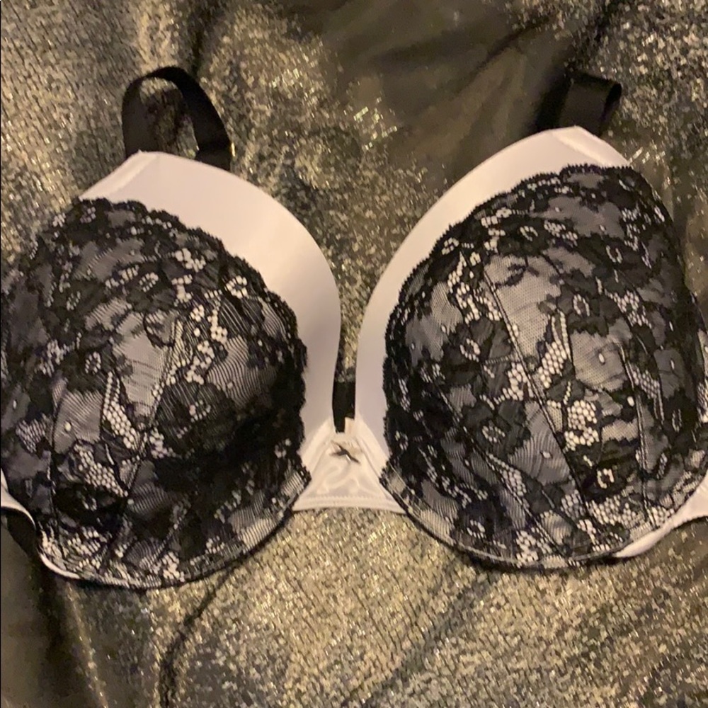 Gorgeous Fredericks Of Hollywood bra